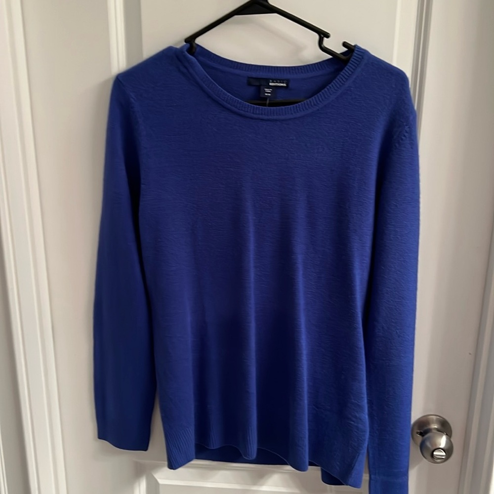NWT-Basic Edition Long Sleeve Top (Medium)